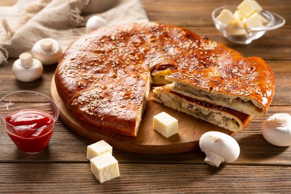 Пирог с курочкой, грибами и сыром моцарелла Пирог с курочкой, грибами и сыром моцарелла