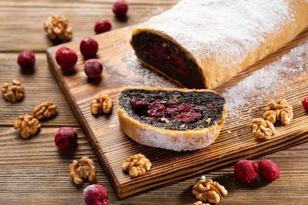 Штрудель с маком и вишней Штрудель с маком и вишней