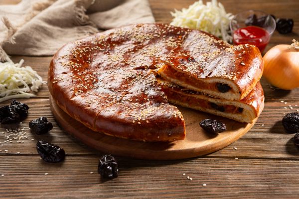 Пирог с капустой и черносливом Пирог с капустой и черносливом